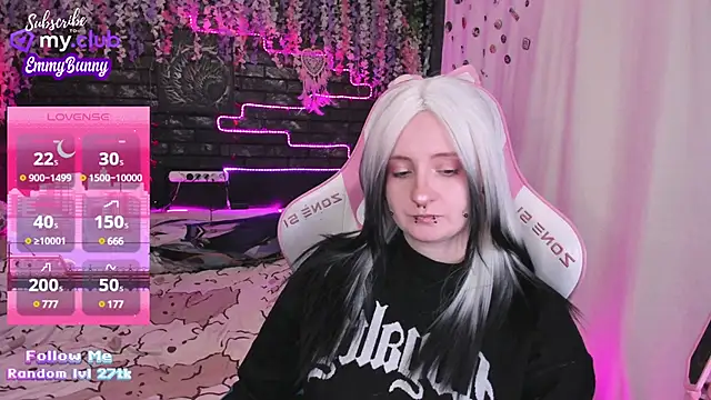 Snapshot of EmmyBunny chatting on February 10, 2025, 5:41 pm EmmyBunny online show from February 10, 2025, 5:41 pm