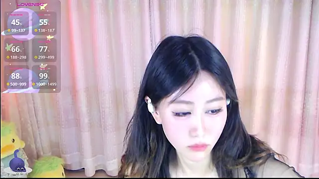 Aimee-520 online show from May 12, 2026, 1:02 am