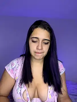 Alicia Ruiz online show from December 15, 2025, 10:48 pm