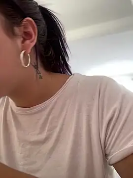 Alicia Ruiz online show from December 17, 2025, 6:13 pm