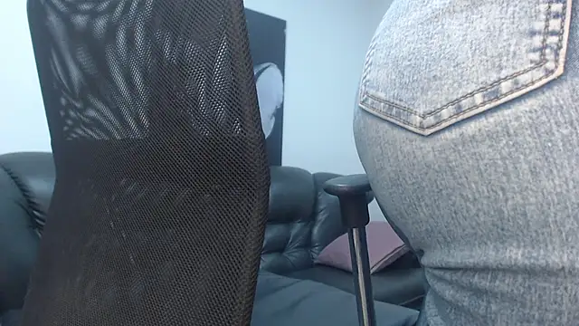 camilleDiaz16 online show from March 3, 2026, 8:27 pm