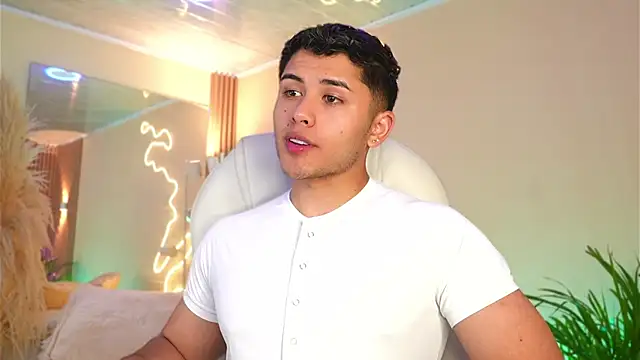 MatiasKorn online show from April 18, 2026, 4:37 am