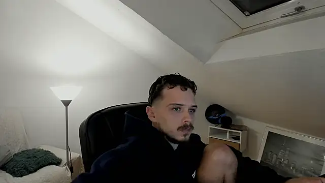 naked psy online show from September 14, 2025, 11:38 pm