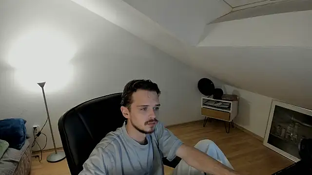 naked psy online show from October 21, 2025, 10:09 pm