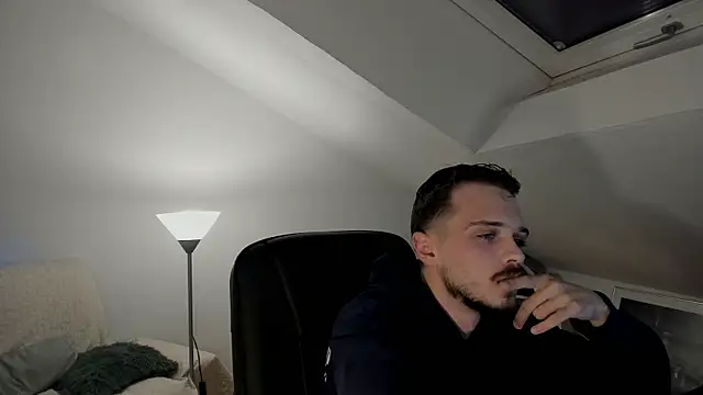 naked psy online show from September 17, 2025, 7:05 pm