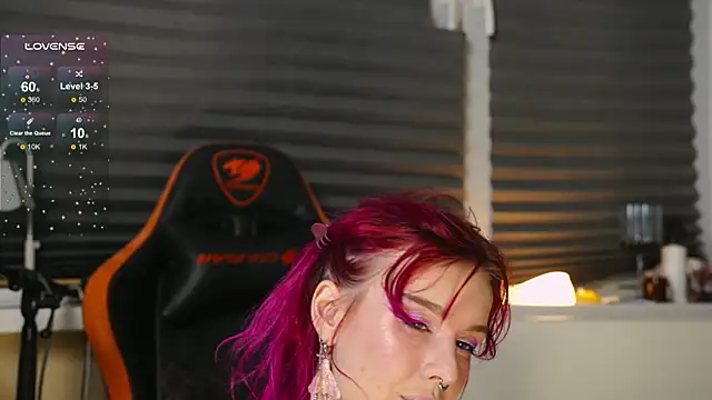 BlueCherryy online show from November 8, 2025, 1:47 pm