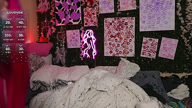 BlueCherryy online show from October 16, 2025, 7:22 pm