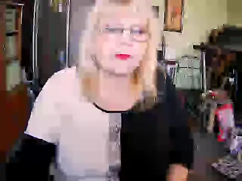 Snapshot of LOLA8888 chatting on October 4, 2025, 11:01 am LOLA8888 online show from October 4, 2025, 11:01 am