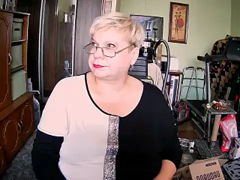 Snapshot of LOLA8888 chatting on October 5, 2025, 10:17 am LOLA8888 online show from October 5, 2025, 10:17 am