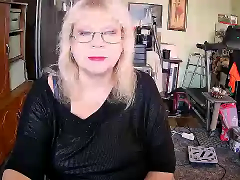 Snapshot of LOLA8888 chatting on September 27, 2025, 11:16 am LOLA8888 online show from September 27, 2025, 11:16 am