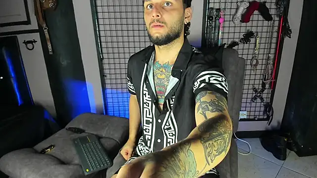 Snapshot of Twisted_Fantasy chatting on March 7, 2025, 3:49 pm Twisted Fantasy online show from March 7, 2025, 3:49 pm