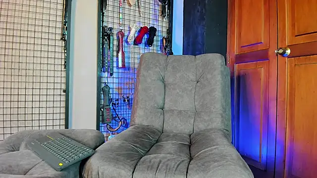 Snapshot of Twisted_Fantasy chatting on March 14, 2025, 8:06 pm Twisted Fantasy online show from March 14, 2025, 8:06 pm