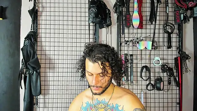 Snapshot of Twisted_Fantasy chatting on February 7, 2025, 3:19 pm Twisted Fantasy online show from February 7, 2025, 3:19 pm