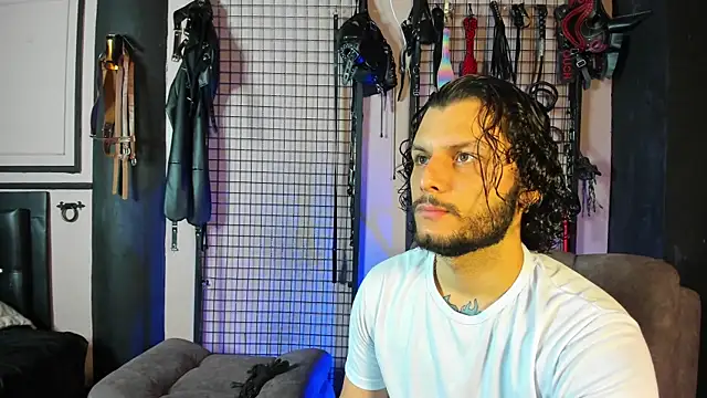 Snapshot of Twisted_Fantasy chatting on February 12, 2025, 12:12 pm Twisted Fantasy online show from February 12, 2025, 12:12 pm