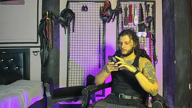 Snapshot of Twisted_Fantasy chatting on September 9, 2025, 3:27 am Twisted Fantasy online show from September 9, 2025, 3:27 am