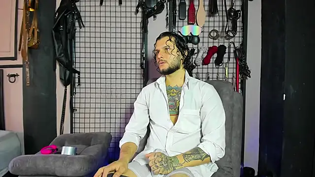 Snapshot of Twisted_Fantasy chatting on March 9, 2025, 8:42 pm Twisted Fantasy online show from March 9, 2025, 8:42 pm