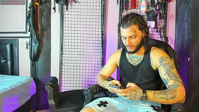 Snapshot of Twisted_Fantasy chatting on September 20, 2025, 5:34 am Twisted Fantasy online show from September 20, 2025, 5:34 am