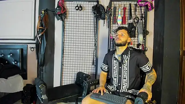 Twisted Fantasy online show from December 15, 2025, 8:25 pm