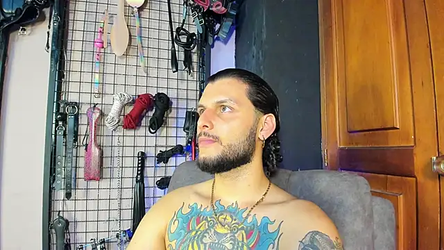 Snapshot of Twisted_Fantasy chatting on March 16, 2025, 12:45 am Twisted Fantasy online show from March 16, 2025, 12:45 am