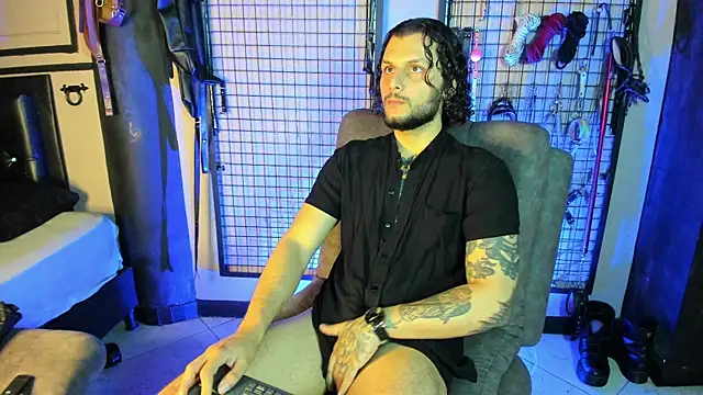 Snapshot of Twisted_Fantasy chatting on March 12, 2025, 1:36 am Twisted Fantasy online show from March 12, 2025, 1:36 am