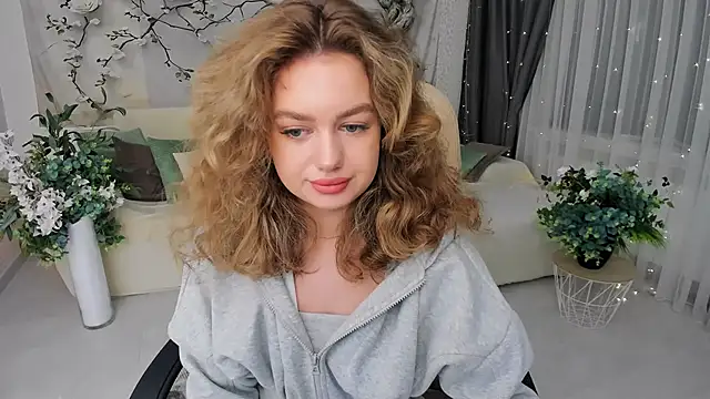 Snapshot of MiracleCurly chatting on October 23, 2025, 7:12 pm MiracleCurly online show from October 23, 2025, 7:12 pm