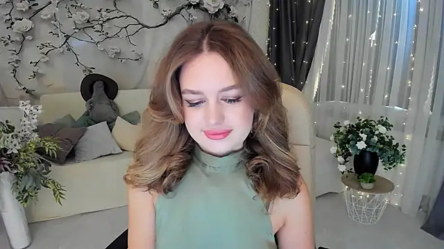 Snapshot of MiracleCurly chatting on October 5, 2025, 10:06 am MiracleCurly online show from October 5, 2025, 10:06 am