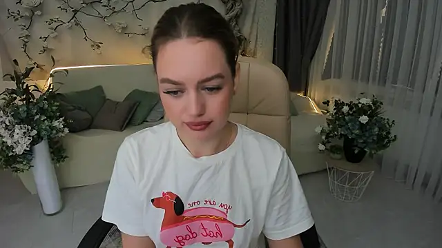 MiracleCurly online show from November 9, 2025, 10:08 am