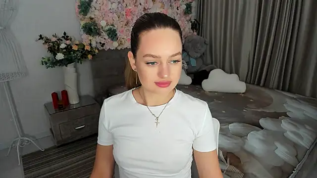 Snapshot of MiracleCurly chatting on October 15, 2025, 7:11 pm MiracleCurly online show from October 15, 2025, 7:11 pm