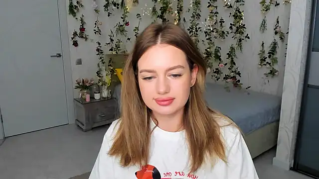 Snapshot of MiracleCurly chatting on October 12, 2025, 1:07 am MiracleCurly online show from October 12, 2025, 1:07 am