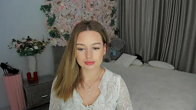 Snapshot of MiracleCurly chatting on September 24, 2025, 6:03 pm MiracleCurly online show from September 24, 2025, 6:03 pm