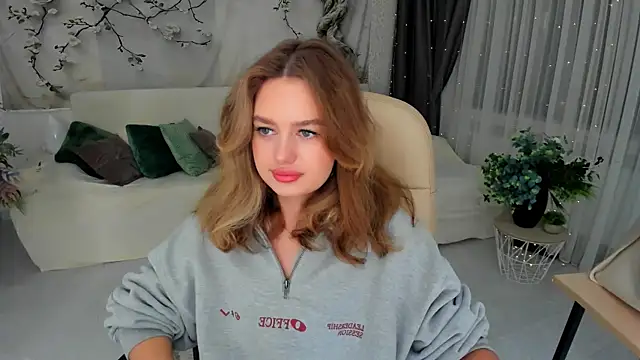 Snapshot of MiracleCurly chatting on September 17, 2025, 7:27 pm MiracleCurly online show from September 17, 2025, 7:27 pm