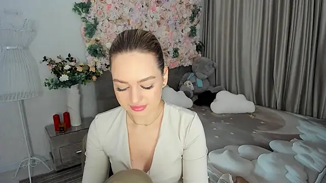 Snapshot of MiracleCurly chatting on October 16, 2025, 7:11 pm MiracleCurly online show from October 16, 2025, 7:11 pm