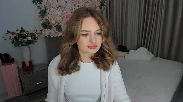 Snapshot of MiracleCurly chatting on October 7, 2025, 7:26 pm MiracleCurly online show from October 7, 2025, 7:26 pm