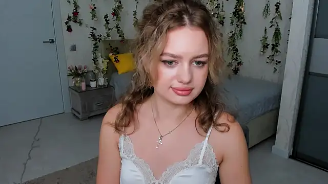 Snapshot of MiracleCurly chatting on October 2, 2025, 7:28 pm MiracleCurly online show from October 2, 2025, 7:28 pm