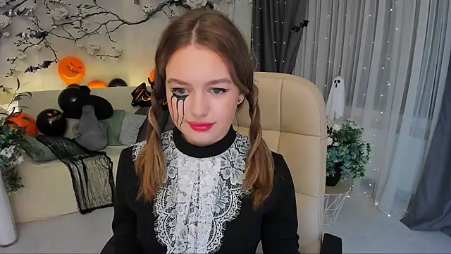 Snapshot of MiracleCurly chatting on October 31, 2025, 4:47 pm MiracleCurly online show from October 31, 2025, 4:47 pm