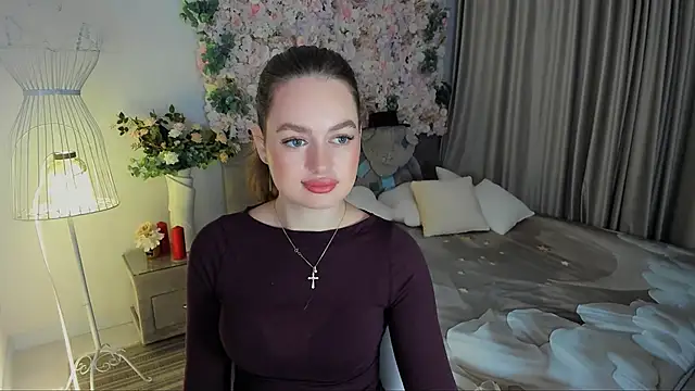 MiracleCurly online show from November 18, 2025, 7:39 pm