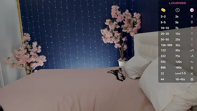 Snapshot of -Mirror-Girl- chatting on October 11, 2025, 4:08 pm -Mirror-Girl- online show from October 11, 2025, 4:08 pm