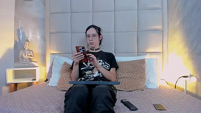 Hecatee 77 online show from September 26, 2025, 8:38 pm