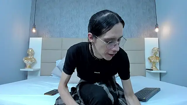 Hecatee 77 online show from March 20, 2026, 7:15 pm