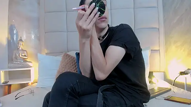 Hecatee 77 online show from September 17, 2025, 8:00 pm