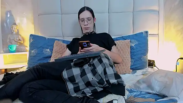 Hecatee 77 online show from October 16, 2025, 7:55 pm