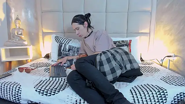 Hecatee 77 online show from December 16, 2025, 6:12 pm