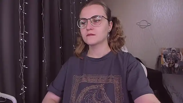 Snapshot of MissBrightShine chatting on October 31, 2025, 10:01 am MissBrightShine online show from October 31, 2025, 10:01 am