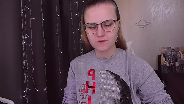 Snapshot of MissBrightShine chatting on October 2, 2025, 11:13 am MissBrightShine online show from October 2, 2025, 11:13 am