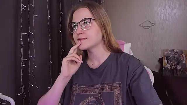 Snapshot of MissBrightShine chatting on September 20, 2025, 9:47 am MissBrightShine online show from September 20, 2025, 9:47 am