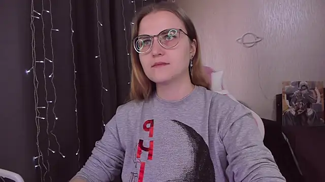 Snapshot of MissBrightShine chatting on October 4, 2025, 9:55 am MissBrightShine online show from October 4, 2025, 9:55 am