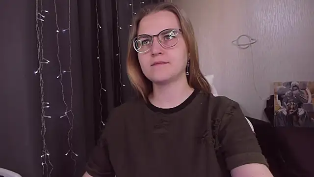 Snapshot of MissBrightShine chatting on September 27, 2025, 10:43 am MissBrightShine online show from September 27, 2025, 10:43 am