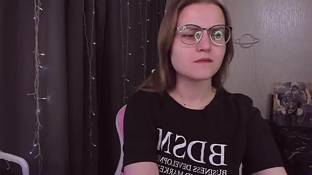 Snapshot of MissBrightShine chatting on October 14, 2025, 10:16 am MissBrightShine online show from October 14, 2025, 10:16 am