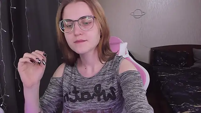 MissBrightShine online show from March 5, 2025, 10:33 am