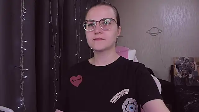 Snapshot of MissBrightShine chatting on October 15, 2025, 10:23 am MissBrightShine online show from October 15, 2025, 10:23 am